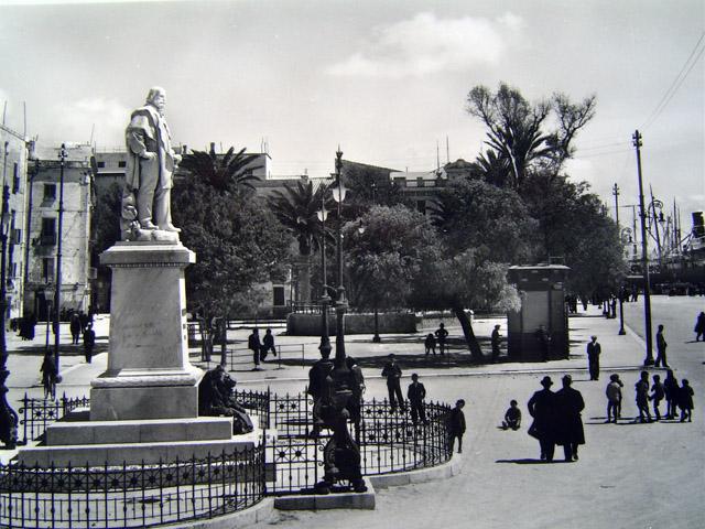 Vecchia Trapani 236 - Trapani - Marina Statua di Garibaldi.jpg